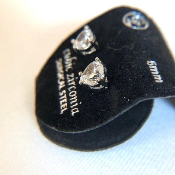 Heart Cubic Zirconia Surgical Steel Earring Studs NOC - Picture 2 of 6